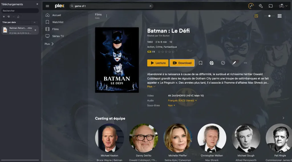 Capture d'écran de l'interface Plex. On peut voir un bouton "download" injecté par l'extension Chrome plexDL pour télécharger un film à droite du bouton "lecture"